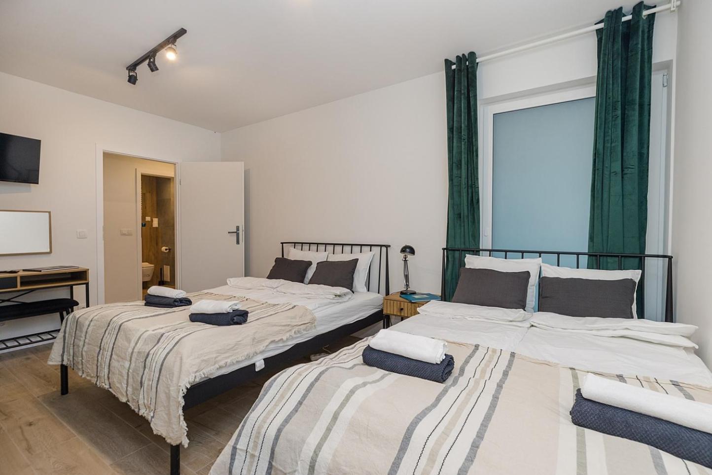 Lineburg Villa Apartments Varsavia Esterno foto